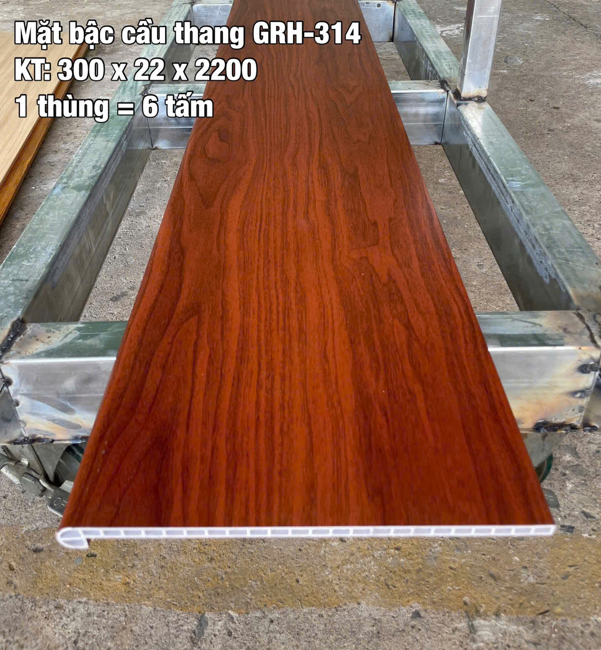 BẬC CẦU THANG GRH 314