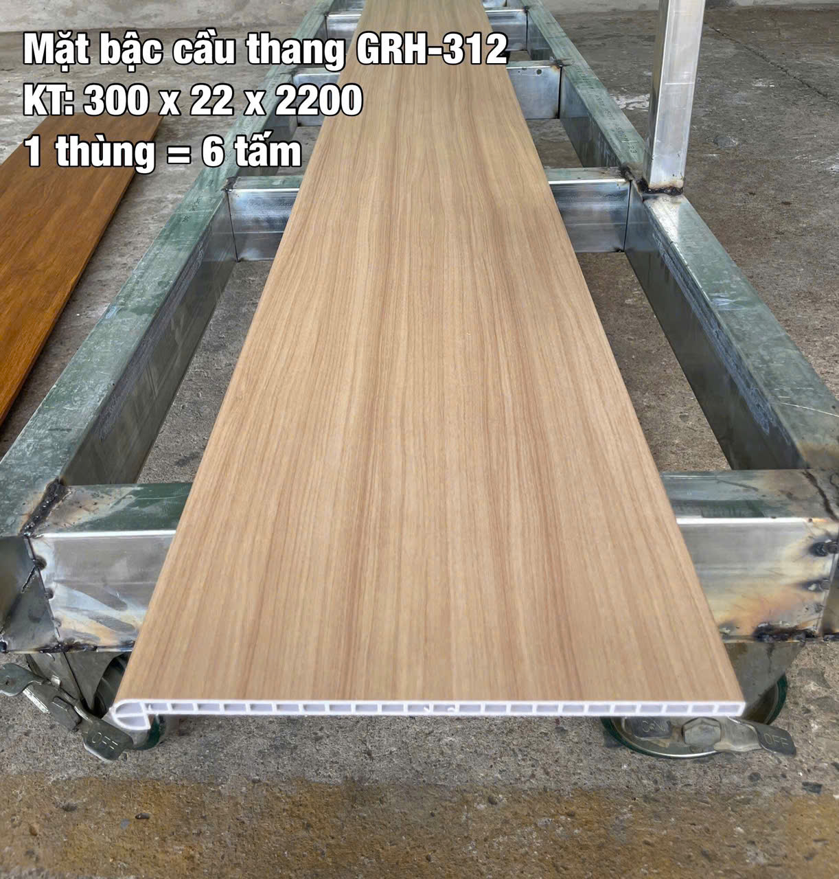 BẬC CẦU THANG GRH 312