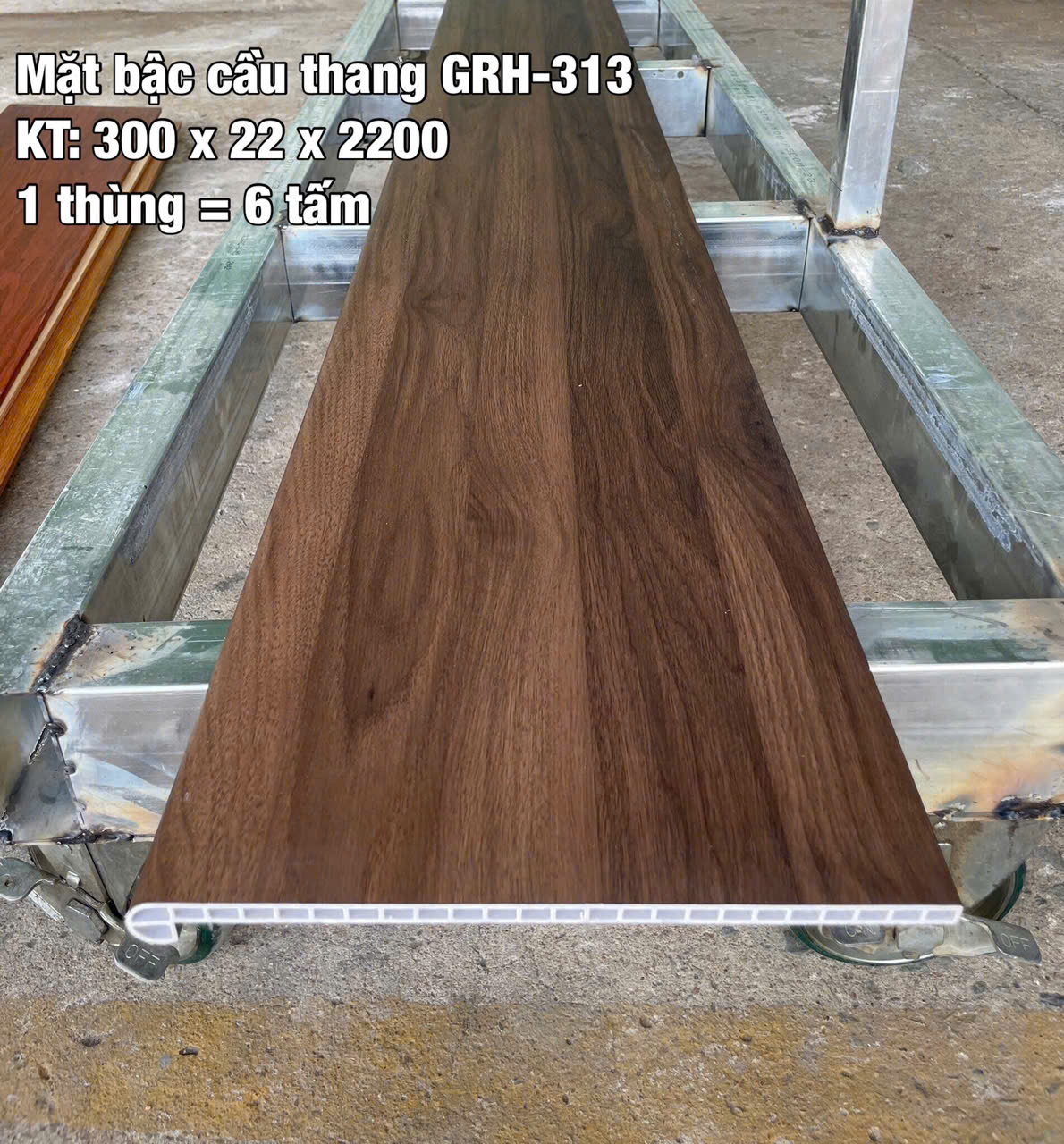 BẬC CẦU THANG GRH 313